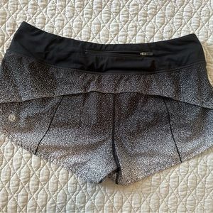 Lulu Lemon Speed Up shorts 2.5